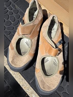 Ahnu Maryjane Trail Shoes, 9,